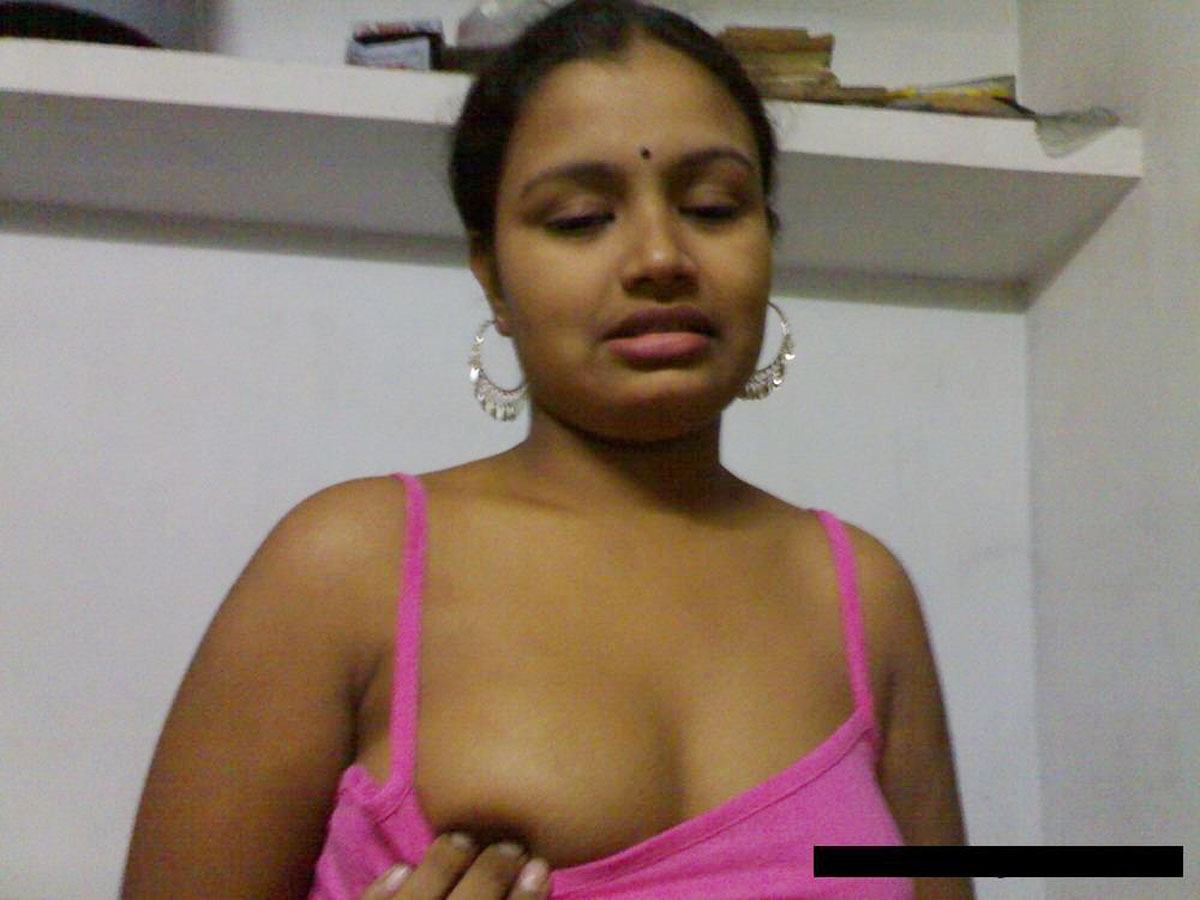 Hot Sexy Desi Village Girl Milky Boobs Cleavage Photo Gallery 4