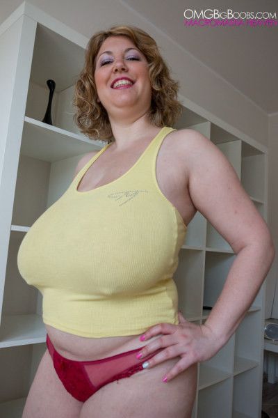 Chubby Mature Big Tits Sex - chubby mature babe tries lifting her humongous titties porn pics porno  pictures sex photos - XXXPicz